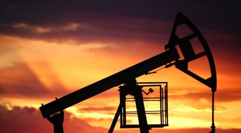 Нефть теряет в цене на фоне ожидания роста ключевых ставок