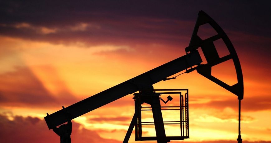 Нефть подешевела, но цена Brent остается выше 90 долларов за баррель