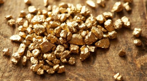 Золото установило новый ценовой рекорд, превысив 2 150 долларов за унцию