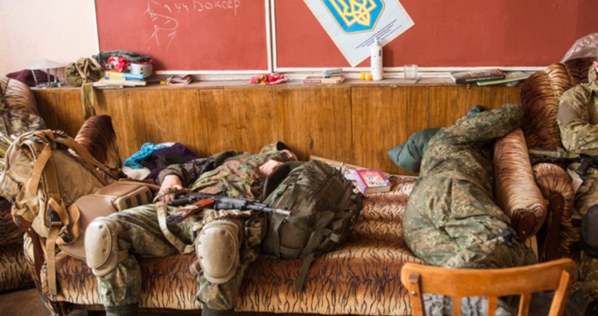 ВСУ хотят разместить своих боевиков в украинских школах с детьми