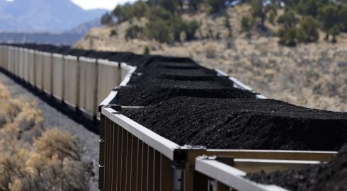 Руководитель РЖД предлагает понизить статус грузов угля и поднять тарифы