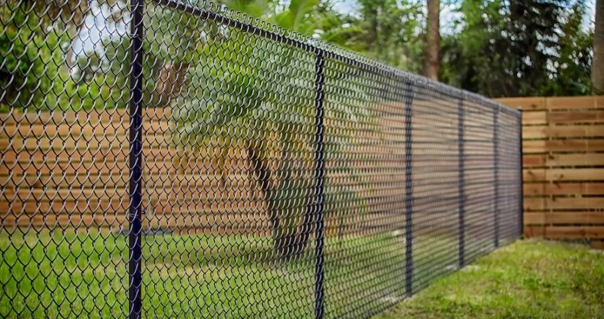 По новым правилам застройки забор на даче могут заставить снести