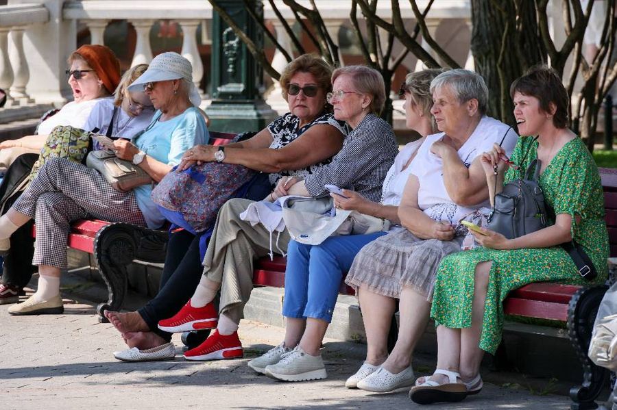 Российских пенсионеров дурят фальшивыми купюрами: как отличить подделку