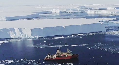 Глыба судного дня: крупнейший в мире движущийся айсберг набирает обороты