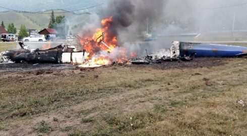Вертолет Ми-8 с 15 людьми на борту потерпел крушение на Алтае