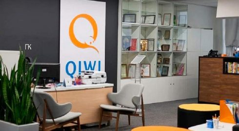 Центробанк ограничил возможности клиентов QIWI