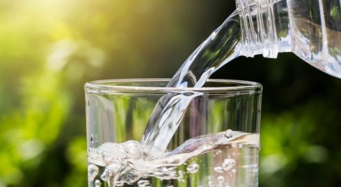 Оценки эксперта: какие опасности таятся в водопроводной, родниковой и бутилированной воде