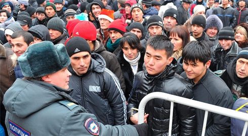 Тревожная тенденция: мигранты продолжают бунтовать в России