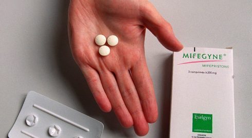 Гинекологи в курсе: скрытый смысл запрета на продажу таблеток для прерывания беременности