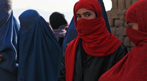 Афганских женщин лишили возможности делать эпиляцию и ходить в салоны красоты