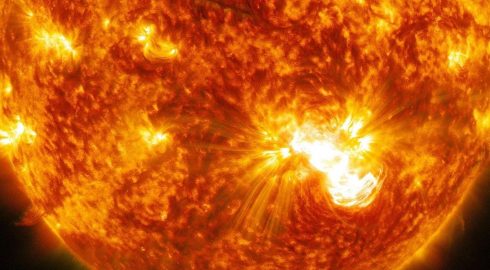 Солнечные вспышки нарушили работу радио в США и Канаде: в NASA зафиксировали мощные импульсы