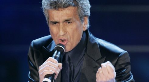 Знаменитый итальянский певец Тото Кутунью умер в Милане