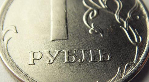 Держись, родной: укрепится ли рубль осенью 2023 года — прогнозы аналитиков