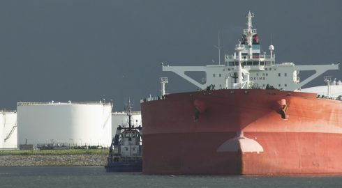 Desmog: Великобритания продолжает закупать продукцию из российской нефти