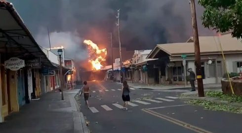 Апокалипсис на Гавайях: языки пламени сжигают целые населенные пункты