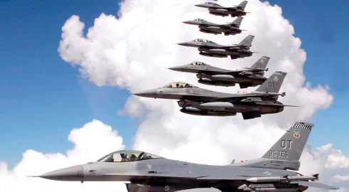 Остались с носом: Украина не сможет научить своих пилотов управлять F-16 до лета 2024 года