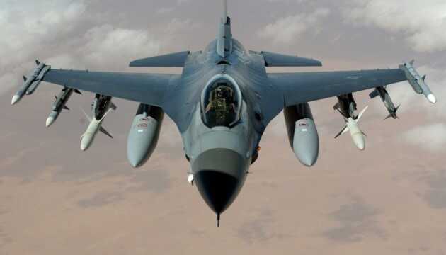 Обучение украинских летчиков F-16 в США находится под угрозой из-за финансовых проблем