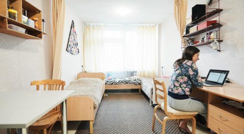 Заселение студента до 18 лет в общежитие: нужно ли нотариальное согласие