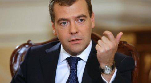 Грызня «за корку черного хлеба»: Медведев высмеял конфликт Киева и Варшавы