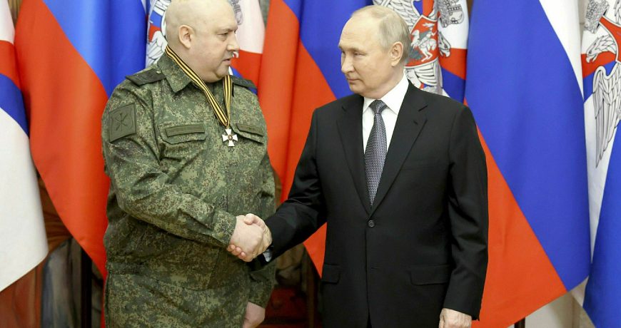 Сергей Суровикин вышел «из тени»: почему генерал попал под пристальное внимание британской разведки