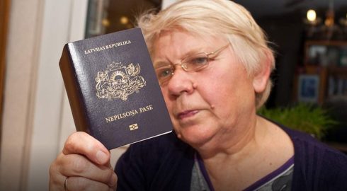 Латвия прогоняет пожилых россиян, они им не нужны и не выгодны