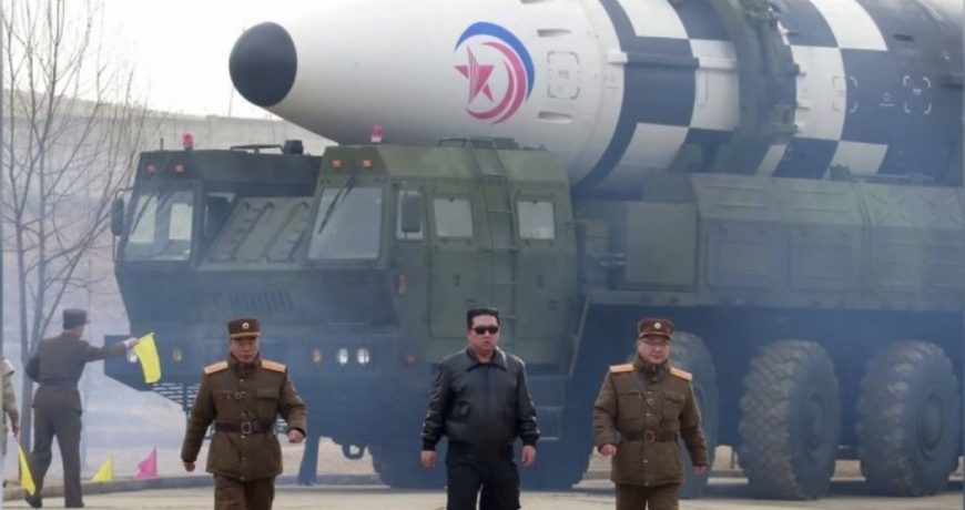 Северная Корея «поиграла мышцами», припугнув США имитацией двойного ядерного удара