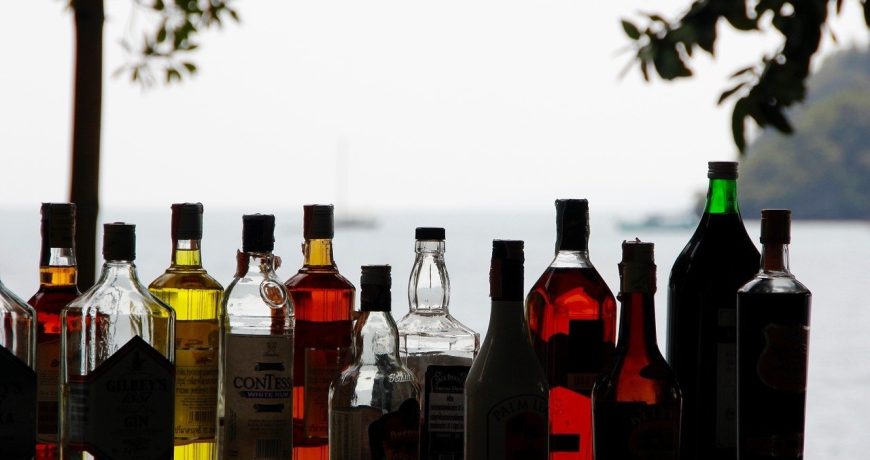 Неверные шаги пьющего алкоголь человека: врачи назвали 5 ошибок
