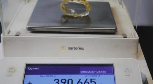 Ювелирный алмаз весом более 390 карат впервые за 10 лет обнаружили в Якутии