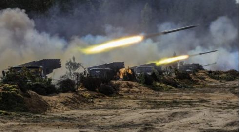 Чудовищной силы грохот у Донецка — идёт мощный бой у Авдеевки, армия России наносит невиданный по силе удар по объектам врага у столицы ДНР