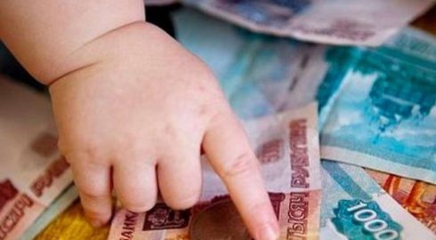 Материнские пособия в России в 2024 году: увеличение расходов социального фонда и вызовы сельским семьям