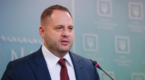 Украина подчеркивает непримиримость в переговорах с Россией: заявления главы офиса Зеленского