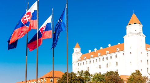 За мир и против поставок оружия: Словакия прекращает военную помощь Украине