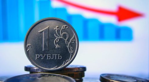 Банк России укрепляет рубль: курс на 28 ноября и прогнозы экспертов