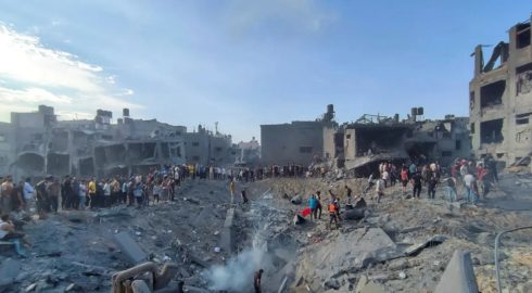 Оборваны сотни жизней: последствия удара Израиля по лагерю беженцев в Газе