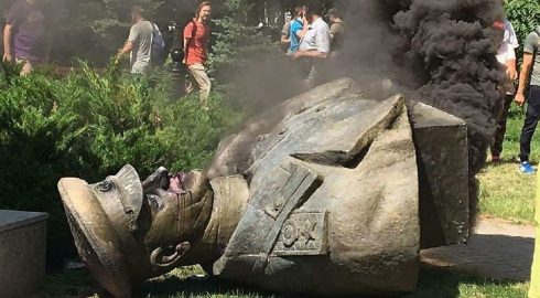 Доход от сноса памятников: как обогащается киевский режим