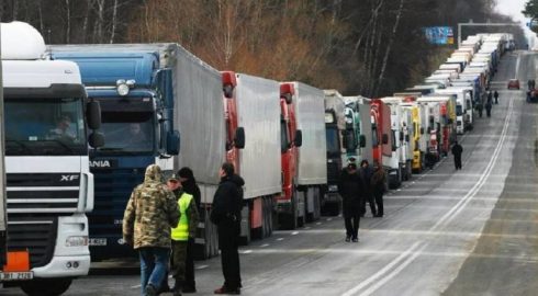 Блокада КПП на границе с Украиной словацкими автоперевозчиками продолжится: что происходит в Польше