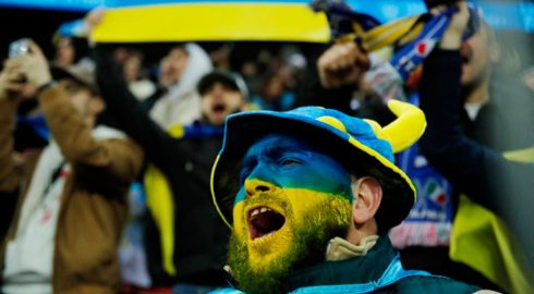 Политика над спортивными трибунами: фанаты украинской сборной подставляют футбольных чиновников