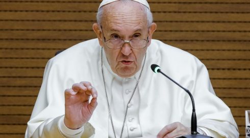 Инквизиция уже не та: Папа Римский разрешил благословлять однополые пары