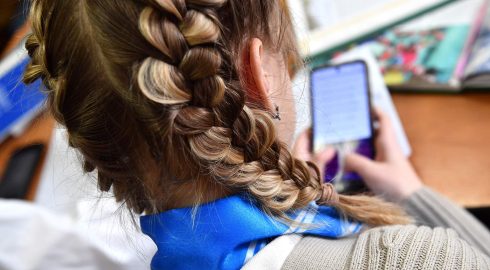Запрет на использование мобильных телефонов на уроках: как это повлияет на образование