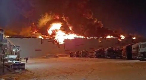 Мощный пожар на складе Wildberries в Шушарах под Санкт-Петербургом: что известно на данный момент