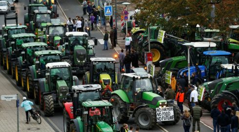 Европу накрыло волной крестьянского бунта: чего хотят разгневанные фермеры