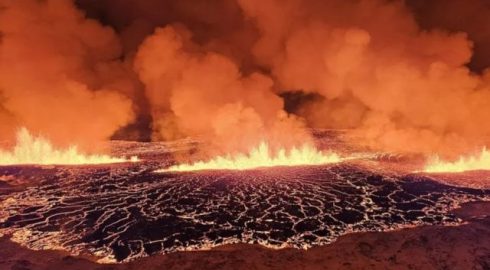 Извержение вулкана на юге Исландии: жители эвакуированы, введен режим ЧС