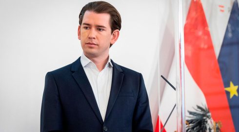 Расплата за ложь: экс-канцлер Австрии Курц получил условный срок за одно СМС