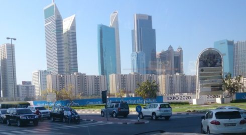 Почему банки ОАЭ ограничили работу с клиентами из России: что это значит для граждан и организаций
