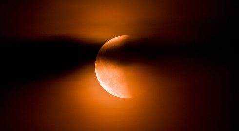 Червячное полнолуние состоится 25 марта 2024 года: уникальный шанс поймать в сети силу лунного затмения и изменить свою судьбу