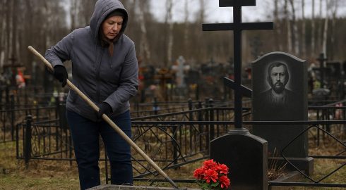 Можно ли убирать кладбище в Страстную неделю