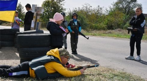 Подростков Украины готовят к «миру мёртвых»: как детей могут заставить «играть в гестапо»