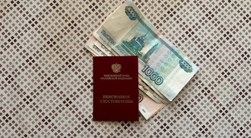 Пенсии на майские праздники 2024: Когда россиянам перечислят средства и кому сделают прибавку