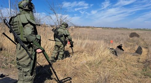 Коварная тактика: украинские боевики прячут мины в убитых животных