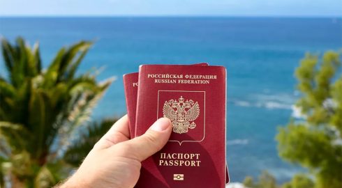 Российские диппредставительства приостановят выдачу загранпаспортов гражданам с повестками